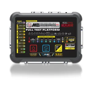 Masa üzerinde duran, çeşitli kablo girişlerine sahip 7'si 1 arada Profesyonel MB Test Cihazı. Cihaz, VVDI Keytool, Avdi, Autel ve Cgdi gibi anahtar programlama araçlarıyla uyumludur ve Mercedes-Benz başlangıç teşhisi için kullanılır.
